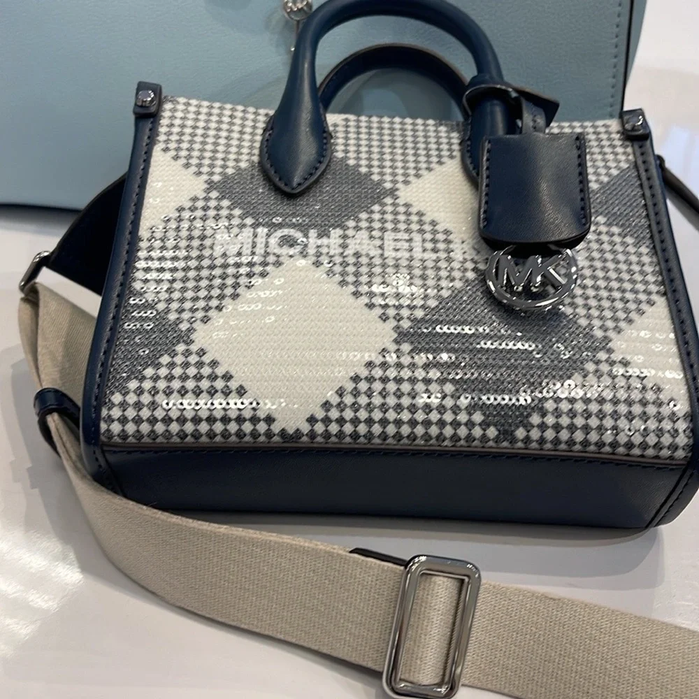 Michael Kors Mirella Extra-Small Logo Crossbody XBODY Shopper Bag
Navy
NWT
L - Picture 8 of 16